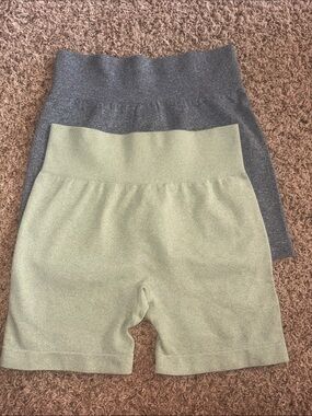 OQQ Seamless High-Waist Women’s Shorts - Sage and Charcoal